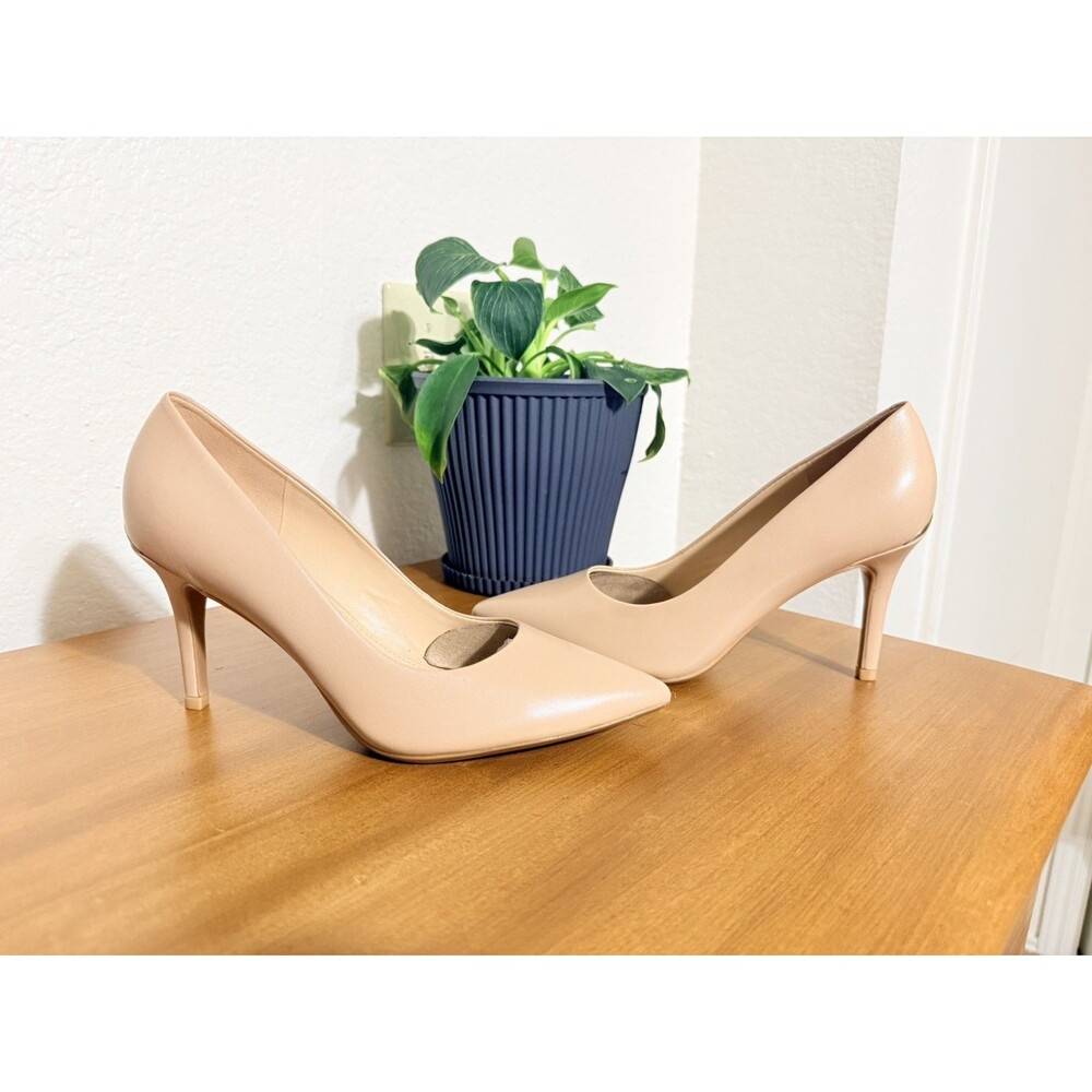 Calvin Klein Women's Nude Patent Leather Pointed Toe Pumps Size 6 M
